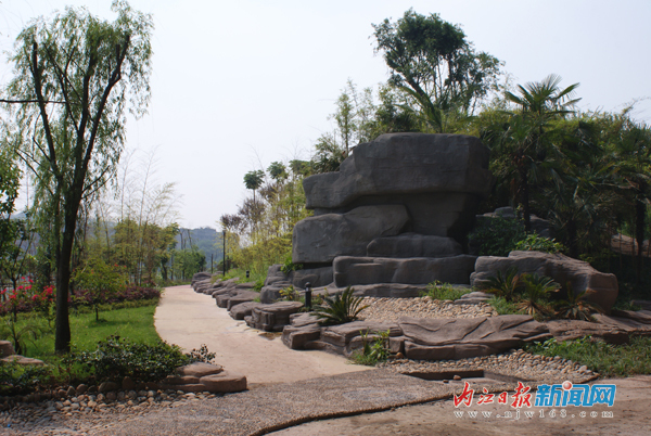 甜城湖：兩岸風(fēng)光美如畫