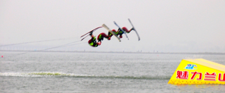 中國運動員試水沂河