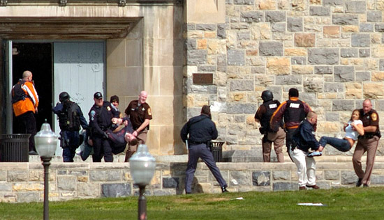 中國學(xué)生被污蔑校園槍手