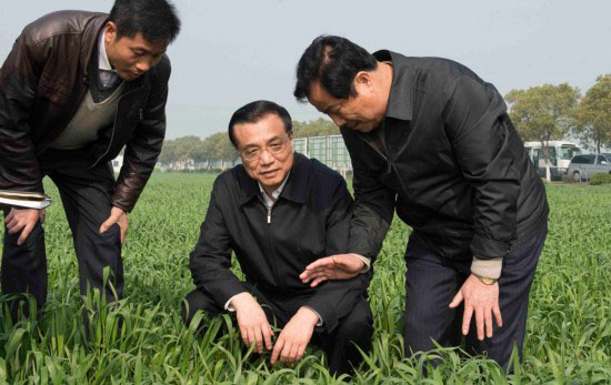 李克強在江蘇上?？疾? style=