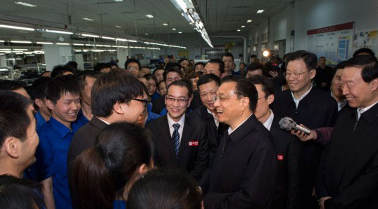 李克強在江蘇上?？疾? style=