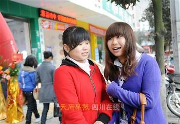 “手電筒女孩”退學(xué)打工