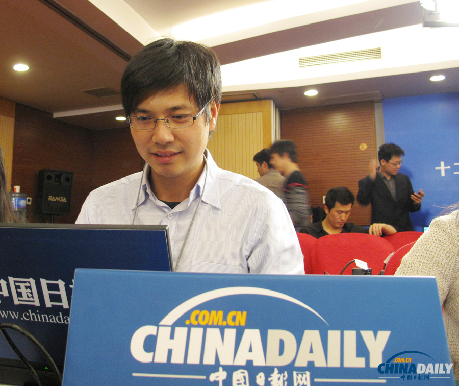 本網記者準備直播