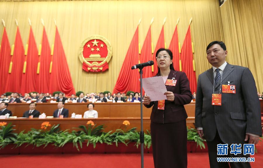 總監(jiān)票人宣布檢查票箱結(jié)果