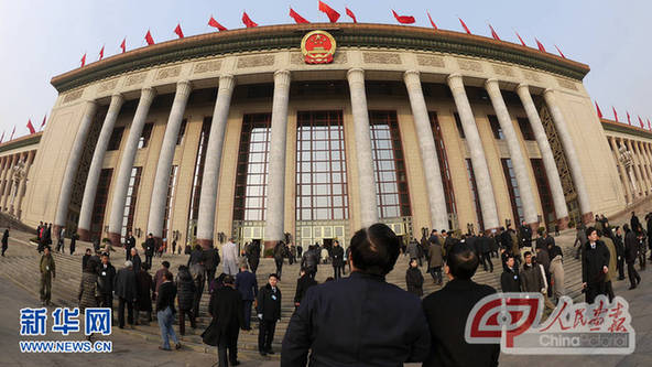 兩會(huì)廣角鏡：廣場上的捕捉鏡頭