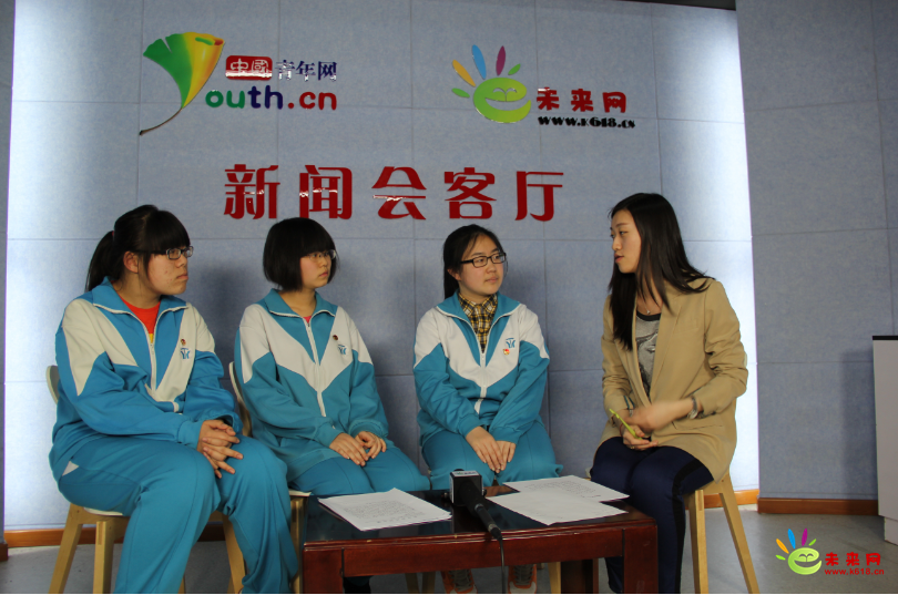 “送建議”中學(xué)生與兩會(huì)代表委員做客未來網(wǎng)“面對面”