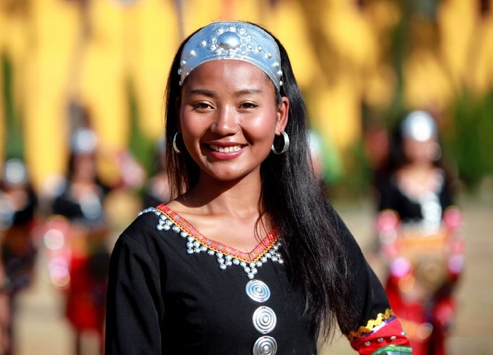 云南各族兒女多華彩 絢麗服飾最搶眼（組圖）