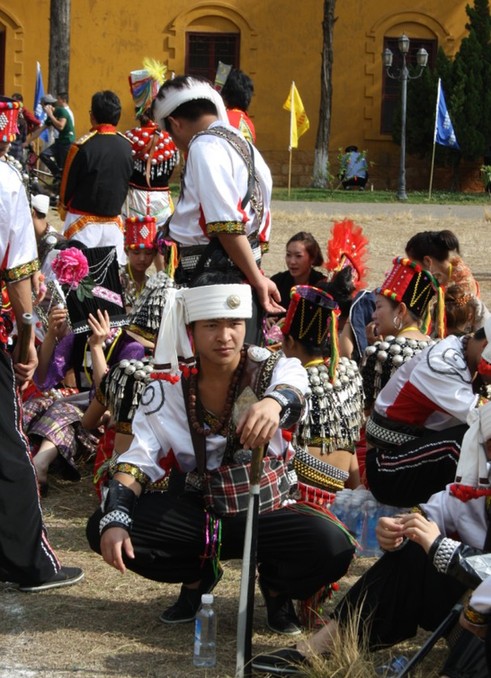 云南各族兒女多華彩 絢麗服飾最搶眼（組圖）