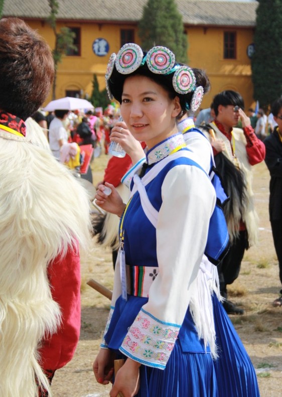 云南各族兒女多華彩 絢麗服飾最搶眼（組圖）
