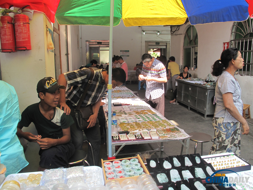 姐告邊境貿(mào)易區(qū) 全國(guó)唯一實(shí)行“境內(nèi)關(guān)外”的貿(mào)易特區(qū)