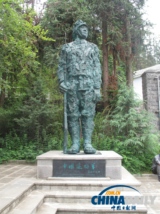 走進(jìn)騰沖國(guó)殤墓園 聆聽(tīng)中國(guó)遠(yuǎn)征軍英勇抗戰(zhàn)血淚史