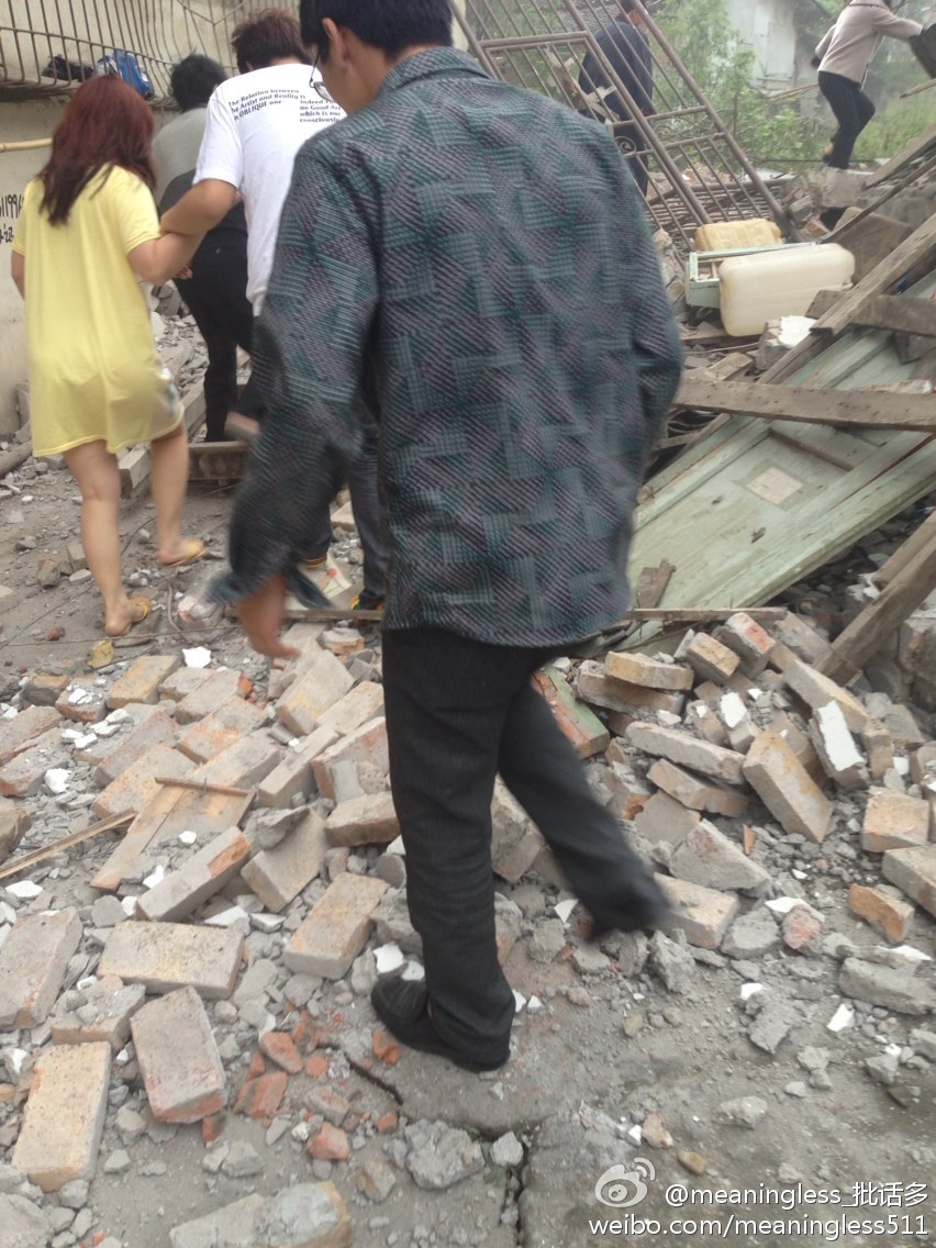 四川雅安地震現(xiàn)場(chǎng) 一片狼籍