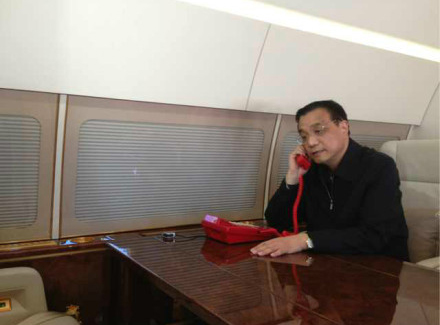李克強乘專機赴四川雅安地震災(zāi)區(qū)