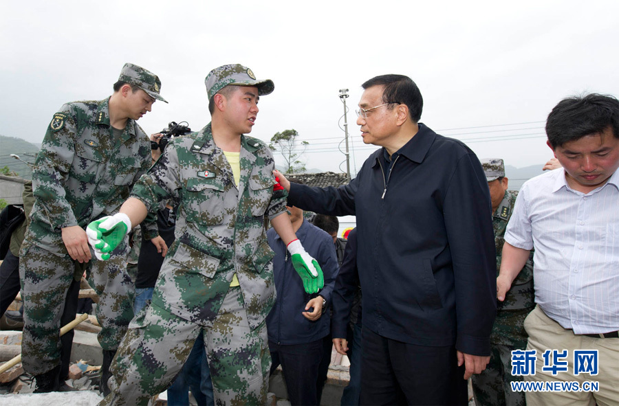 李克強抵達(dá)四川蘆山地震災(zāi)區(qū)指導(dǎo)抗震救災(zāi)工作