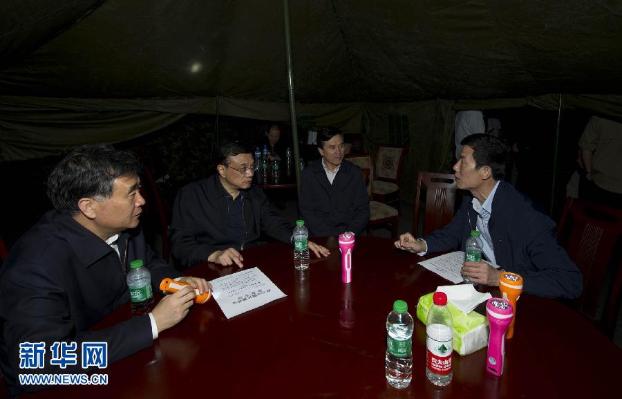 李克強在震區(qū)24小時的足跡