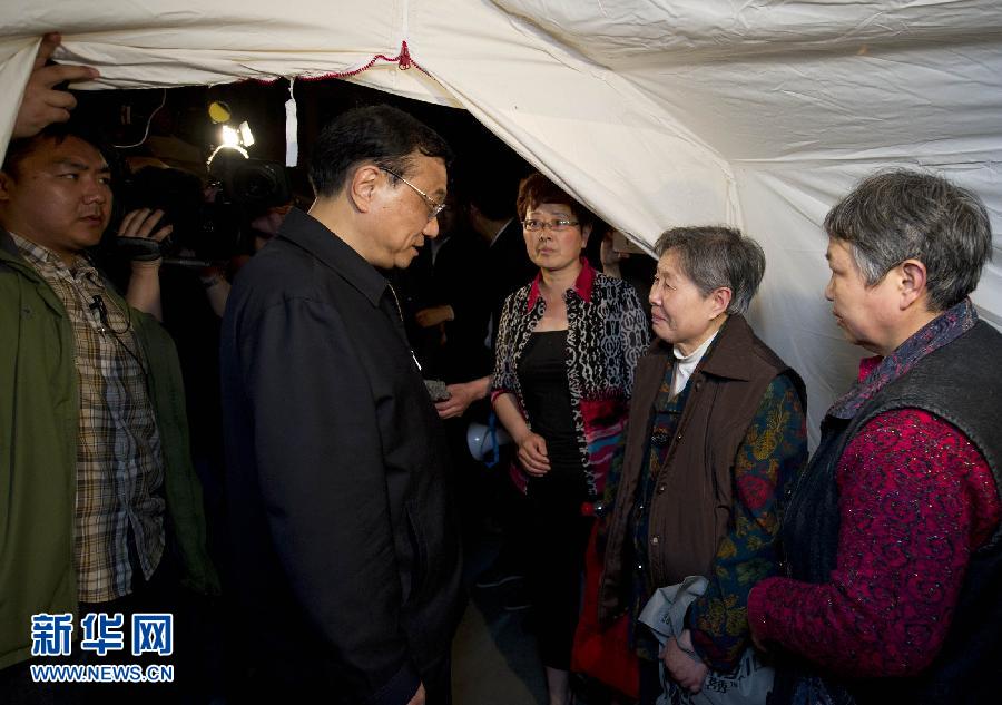 李克強(qiáng)在震區(qū)24小時的足跡