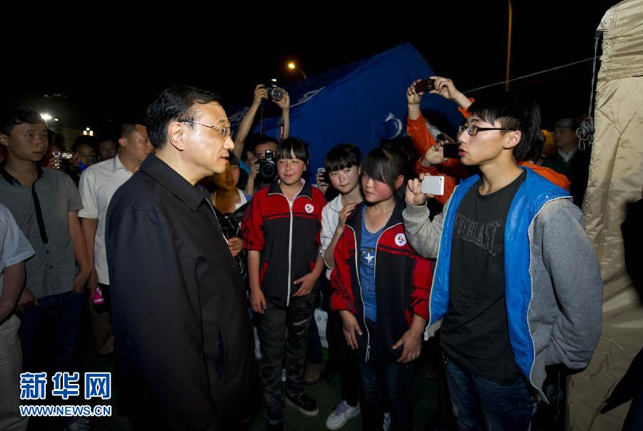 李克強(qiáng)在震區(qū)24小時的足跡