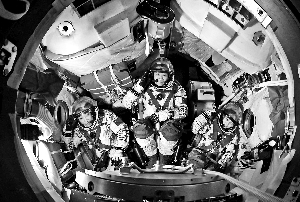 神舟十號(hào)計(jì)劃飛行15天 女航天員將在太空授課教物理