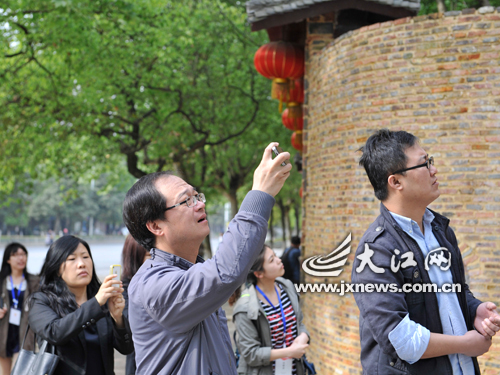 全國(guó)網(wǎng)媒景德鎮(zhèn)古窯采風(fēng) 感嘆千年瓷都博大精深