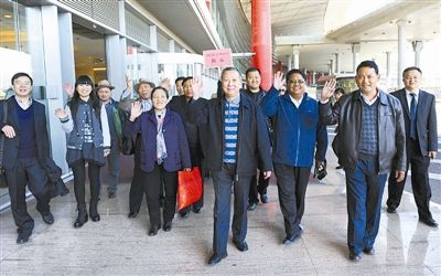 中國(guó)工會(huì)十六大代表團(tuán)全部抵京(圖)