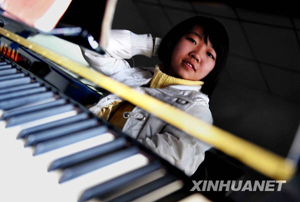 災(zāi)區(qū)“陽(yáng)光女孩”堅(jiān)毅樂(lè)觀成長(zhǎng)