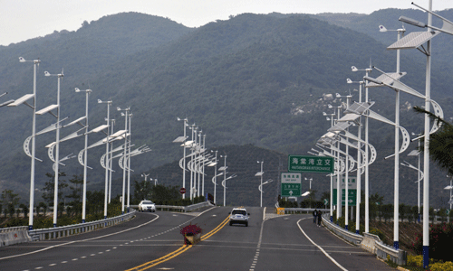 全永磁懸浮風(fēng)光互補路燈亮相海南三亞