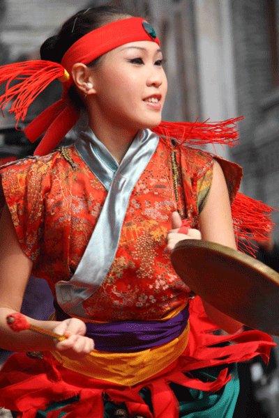 海峽兩岸民間表演藝術(shù)踩街同臺亮相