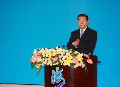 賈慶林：舉辦海峽論壇是兩岸關(guān)系呈現(xiàn)和平發(fā)展的新氣象