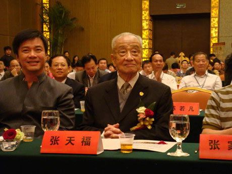 中國茶界泰斗張?zhí)旄＃何乙簧炔?茶是我的生命