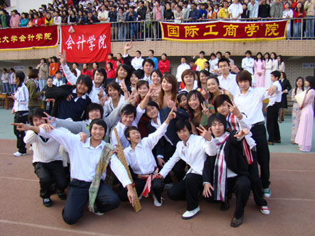 立足本土，全面推進(jìn)教育國(guó)際化——專訪云南財(cái)經(jīng)大學(xué)黨委書記羅明義