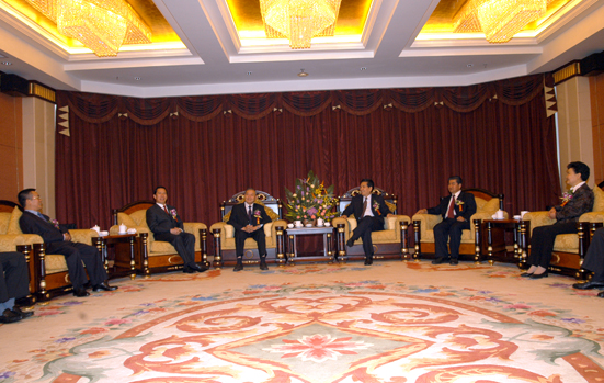 東航與云南省政府簽訂《戰(zhàn)略合作協(xié)議》金孔雀將重新飛上藍(lán)天