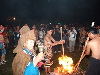 8月14日到云南楚雄彝人古鎮(zhèn)感受中國楚雄彝族火把節(jié)