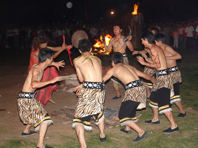 8月14日到云南楚雄彝人古鎮(zhèn)感受中國楚雄彝族火把節(jié)