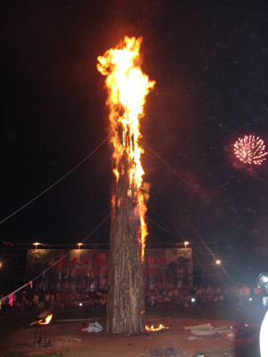 8月14日到云南楚雄彝人古鎮(zhèn)感受中國楚雄彝族火把節(jié)