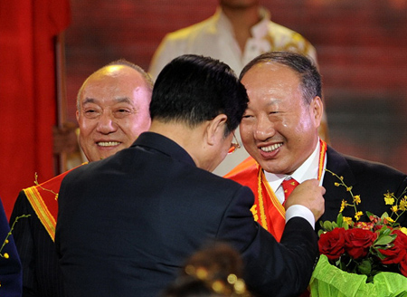 海航集團(tuán)陳峰董事長榮獲“新中國成立以來最具影響力勞動模范”稱號