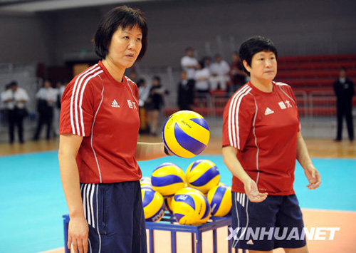 郎平率廣東恒大女排正式亮相