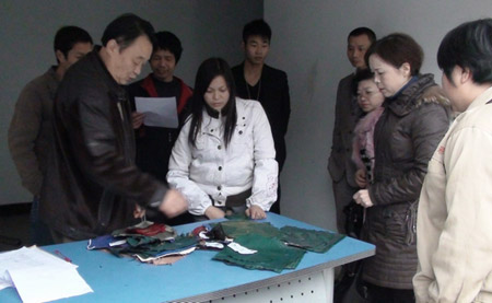 宜賓殘聯(lián)為殘疾人“裝芯片”“送綠卡” (組圖)