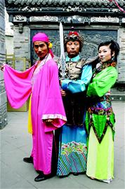 成都草根劇組開(kāi)拍山寨《三槍》玩寂寞