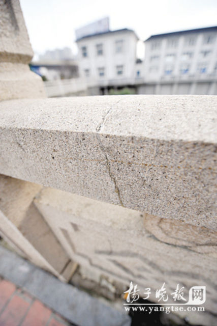 南京再現(xiàn)膠水糊橋 市政稱安全沒問題(組圖)