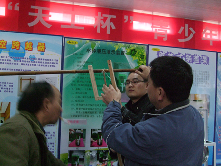 宜賓縣首屆青少年科技創(chuàng)新大賽創(chuàng)意紛呈