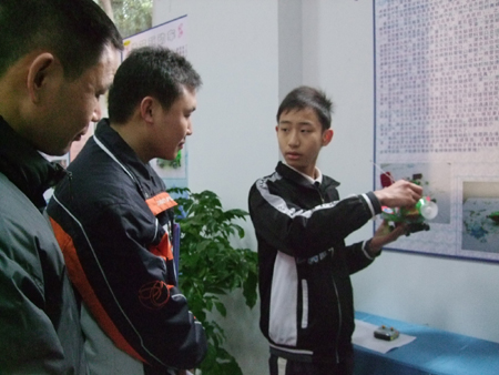 宜賓縣首屆青少年科技創(chuàng)新大賽創(chuàng)意紛呈