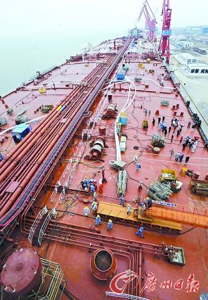 中國(guó)超大油輪將首航 排水量是美國(guó)航母3倍