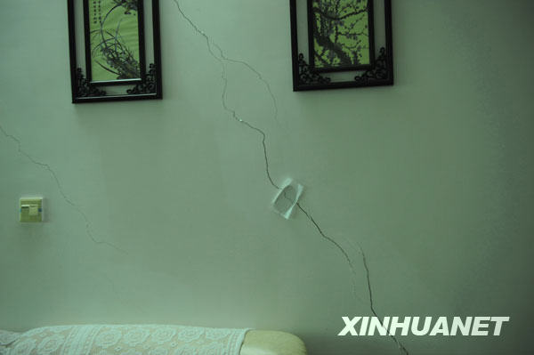 奉節(jié)“樓裂裂”已有5人被批捕 挖出原鎮(zhèn)長(zhǎng)受賄