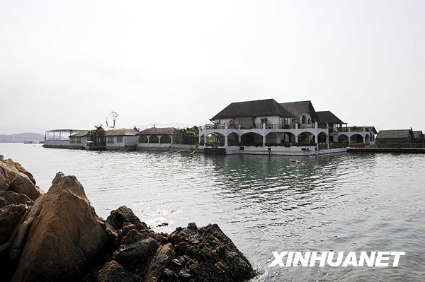 深圳驚現(xiàn)“海上皇宮” 奢華會(huì)所竟是違章建筑