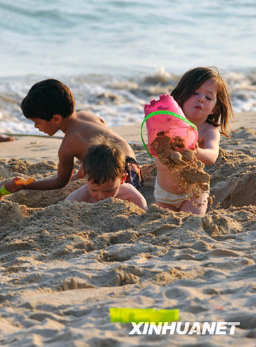 海南：冬日陽(yáng)光“醉”游人