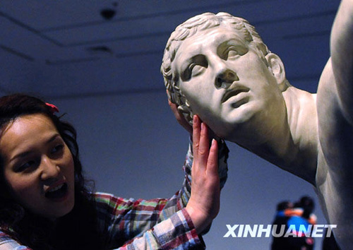 “觸摸”盧浮宮