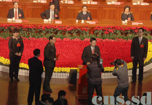 山東省政協(xié)補選劉偉為主席(組圖)