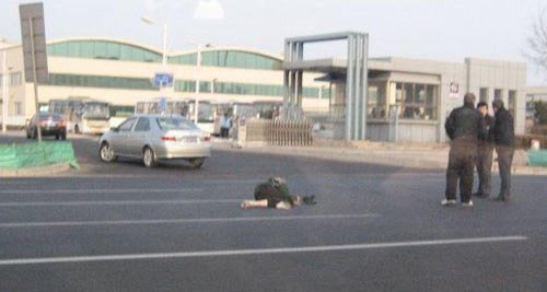 天津男子駕車(chē)撞死10人 警方通報(bào)被指失實(shí)