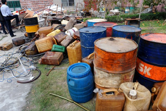 廣東佛山圍剿山寨加油站(組圖)