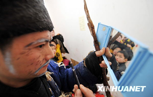 湖南：洞庭湖畔農(nóng)民自辦“春晚”